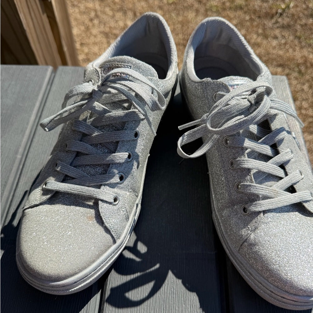 Women’s glitter Skechers silver glitter shoes. Worn once still like new!